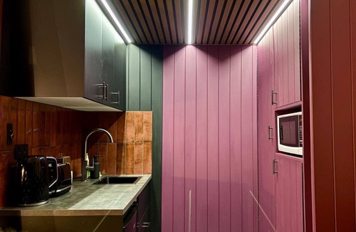 Balmain Apartment | Balmain Village Retreat | Sleeps 5 | AC + Parking | City 3kms