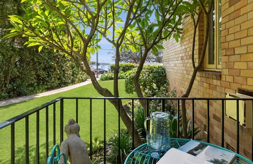 Balmoral Apartment | Balmoral Beachfront - Luxury 1 bedroom apartment (King or 2 Long Single beds)