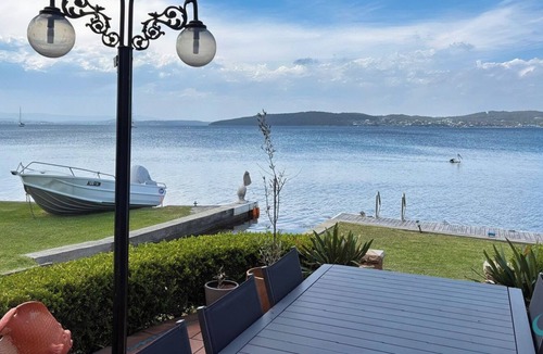 Marks Point House | Banyandah - home on the water