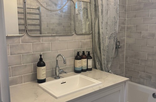 Bardon Apartment | Bardon Stay