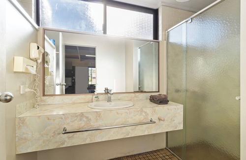 Colac Hotel | Baronga Motor Inn
