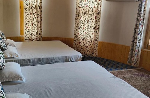 Srinagar House | Bashaw Residency Top Rated In Srinagar Only 6 Kms from Srinagar International Airport And Only 5 Kms From Srinagar Railway Station