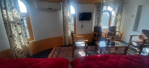 Srinagar House | Bashaw Residency Top Rated In Srinagar Only 6 Kms from Srinagar International Airport And Only 5 Kms From Srinagar Railway Station