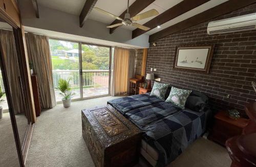St. Georges Basin House | BasinWaterStays Waterfront Jetty - SHARE Home - Brm1 QueenBed room - Private Bathroom in Brm1 room - see Profile & Photos