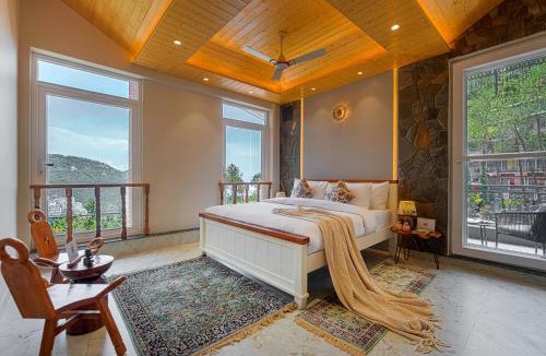 Kumarhatti Villa | Bask and Blessings Highlands Pet-Friendly 7-BHK Retreat With Private Scenic Balconies, Jacuzzi, Spa, Garden & Gazebo
