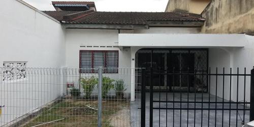 Krubong House | Batu Berendam Homestay