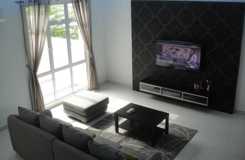 Tanjung Bungah Villa | Batu Ferringhi - Shamrock Beach Villas, Penang