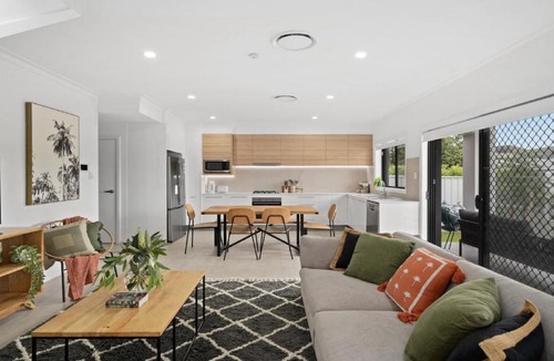 Booker Bay House | Bay Bliss U1 - Booker Bay, walk to Ettalong beach, shops, cafes