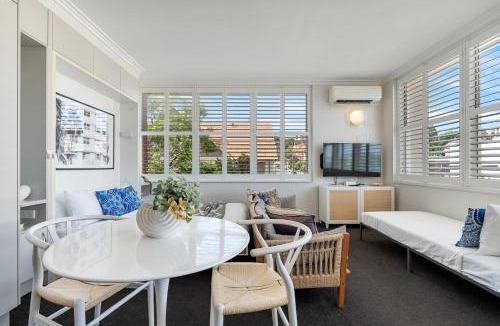 Neutral Bay Apartment | Bay Court II -Spacious Studio next to Hayes Beach
