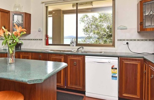 Silverwater House | Baywatch Waterfront Lake Retreat Private Jetty