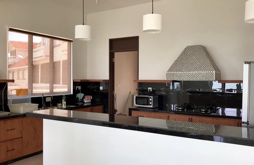 Batu Ferringhi House | BBQ at your own yard with full sea view - 2 mins from the beach!