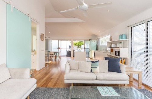Blueys Beach House | Beach Bay Bee on Banksia
