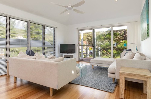 Blueys Beach House | Beach Bay Bee on Banksia