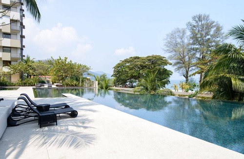 Batu Ferringhi Apartment | Beach front 2 Bedroom Apartment with Seaview