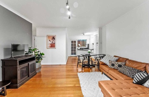 Aspendale Apartment | Beach Front Apartment