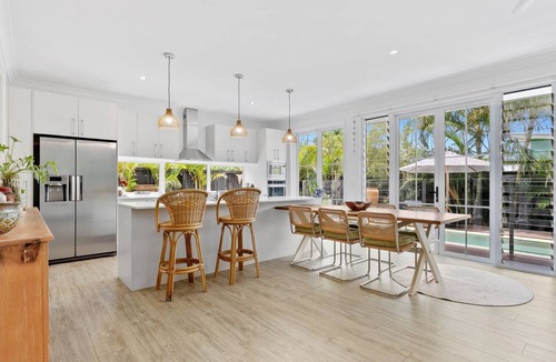 Casuarina House | Beach Hideaway - 100m from the beach