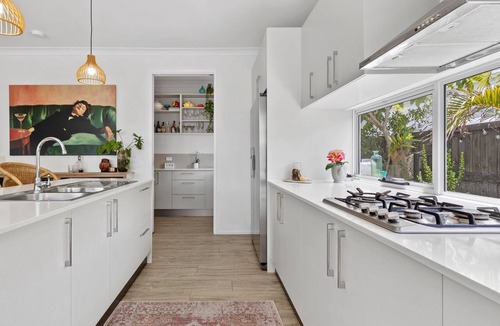 Casuarina House | Beach Hideaway - 100m from the beach