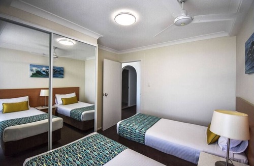 Coolangatta Resort | Beach House Seaside Resort - Short stroll to beach, cafes, shops and restaurants
