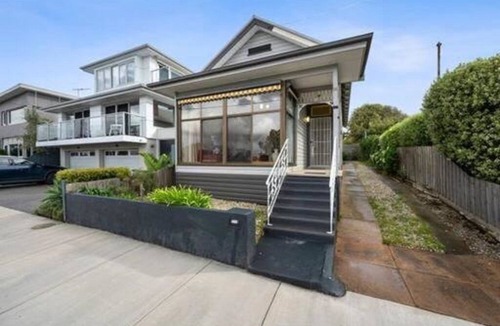 Drumcondra Cottage | Beach View Rippleside Home