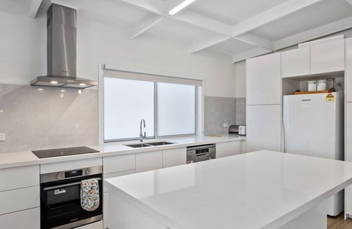 Smiths Beach House | Beachcomber Getaway
