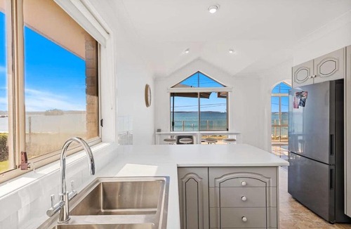 Batehaven Apartment | Beachfront at Batehaven