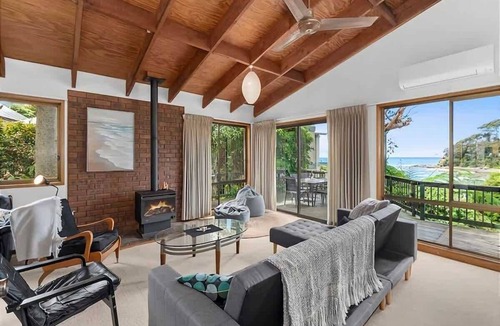 Malua Bay House | Beachfront at Malua