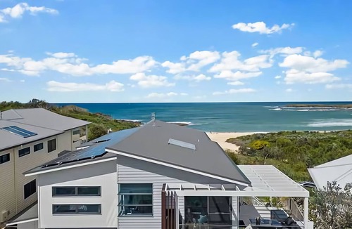 Catherine Hill Bay Apartment | Beachfront Studio Surf Side