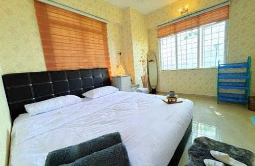 Taman Tanjung Apartment | Beachfront Bliss with 3BR Sea View PD Glory Beach Resort