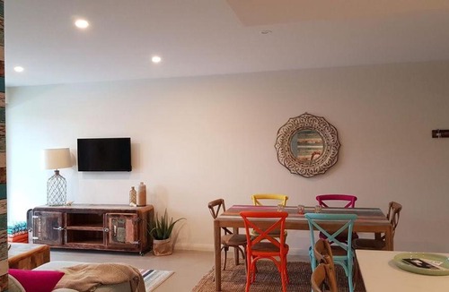 Huskisson Apartment | Beachfront Boogaloo