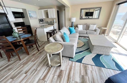South Oceanside House | Beachfront Fun, Classic Beach House w/Fire Ring