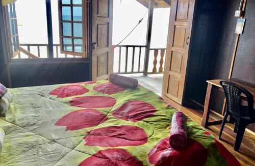 Tioman Island Resort | Beachfront Hut Upstairs Astra - Beach Shack Chalet