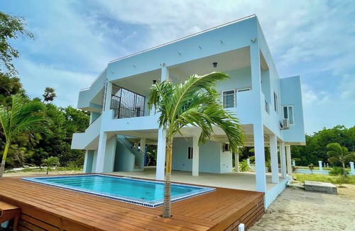 Caribbean Way Villa | Beachfront Paradise: Pool, Volleyball & Rooftop