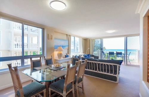 Broadbeach Apartment | Beachfront two storey penthouse apartment. Family friendly. Spectacular views!