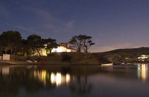 Portlligat Villa | Beachfront villa with unbeatable views of the village