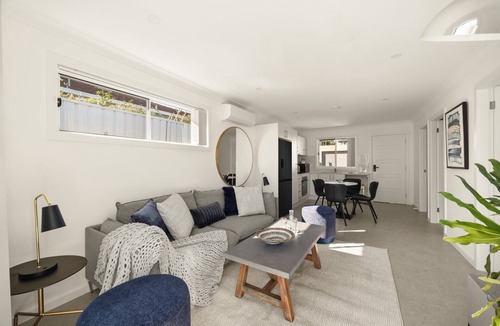 Brighton-le-Sands Apartment | Beachside 2-Bed Home in Brighton-Le-Sand