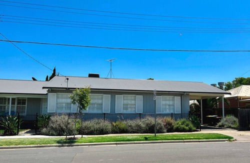 North Shore House | Beachside Getaway Bay Views North Shore VIC Sleeps 12 Free WiFi