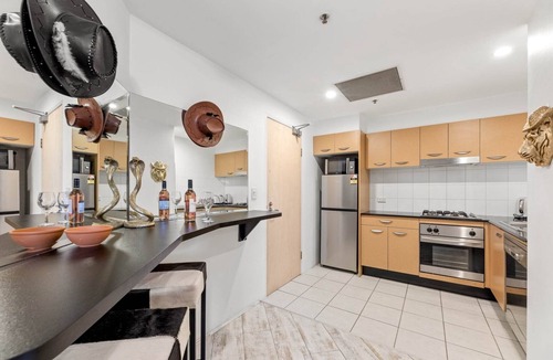 Cronulla Apartment | Beachside Studio with Pool and Gym Access