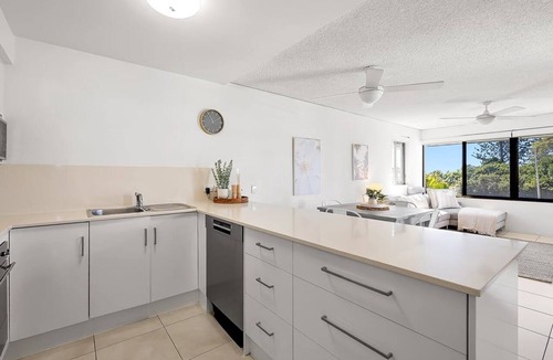 Mooloolaba Resort | Beachside Views 2 Bedroom Poolside Apt Mooloolaba