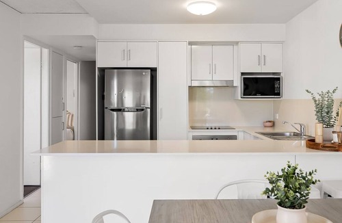 Mooloolaba Resort | Beachside Views 2 Bedroom Poolside Apt Mooloolaba