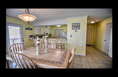 Navarre Beach Condo | Beachview Complex - Steps from the beach, Swimming pool, and Tennis Court