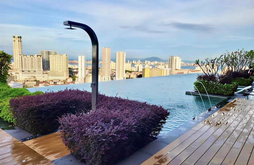 George Town Apartment | Beacon Executive Suite by stayCATion Homestay