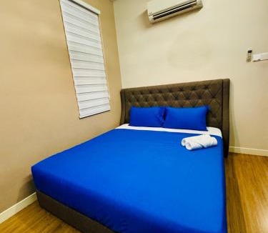 Batu Ferringhi Villa | Beautiful 20-Person Villa, Walk to Beach & Market