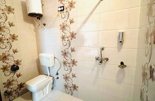 Taj Ganj Bed & Breakfast | Beautiful homestay with nature all around. 5 min from Taj Mahal!