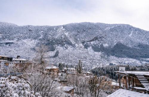 Old Manali Hotel | Beholden Stay & Cafe-Mountain View Boutique Stay in Old Manali