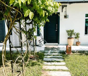 Kampung Mawar Ski Chalet | Belukar Lodges Private Homestay