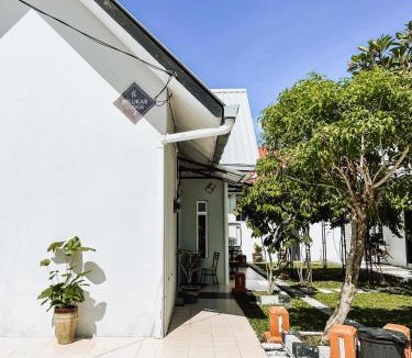 Kampung Mawar Ski Chalet | Belukar Lodges Private Homestay