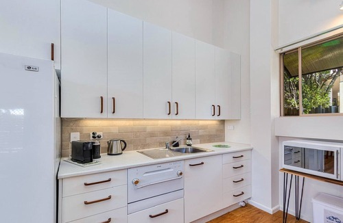 Berkeley Vale House | Berkeley Studio by HolidayCo.