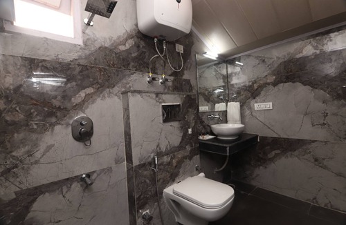 Fagu Hotel | Beyond Stay Himalayan Cottage Kufri