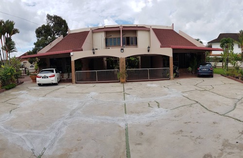 Taman Bunga Ros Villa | Biggest Villa with Pool in Lumut-Manjung 20000sqft