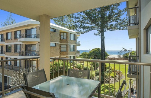 Bilinga Apartment | BILINGA GARDENS, UNIT 7 - Simple unit right on Bilinga Beachfront
